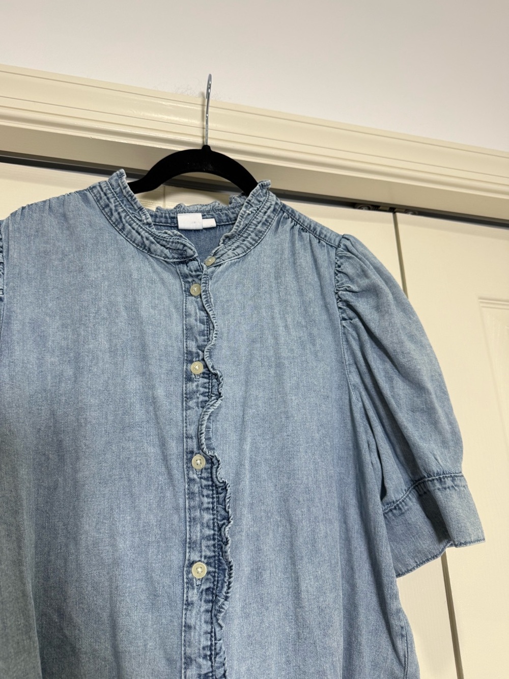 GAP Puff Sleeve Ruffle Denim Shirt Button Down Top Light Wash Indigo Size Medium - Picture 6 of 11